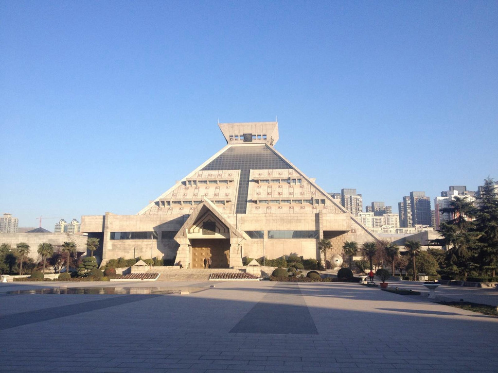 河南有一座三个省命名的博物馆,河南博物馆和洛阳博物馆哪个更好