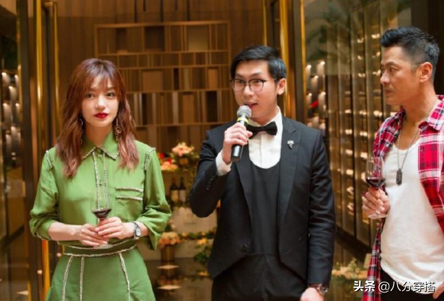 44岁赵薇穿皮衣搭配,40岁赵薇减龄穿搭