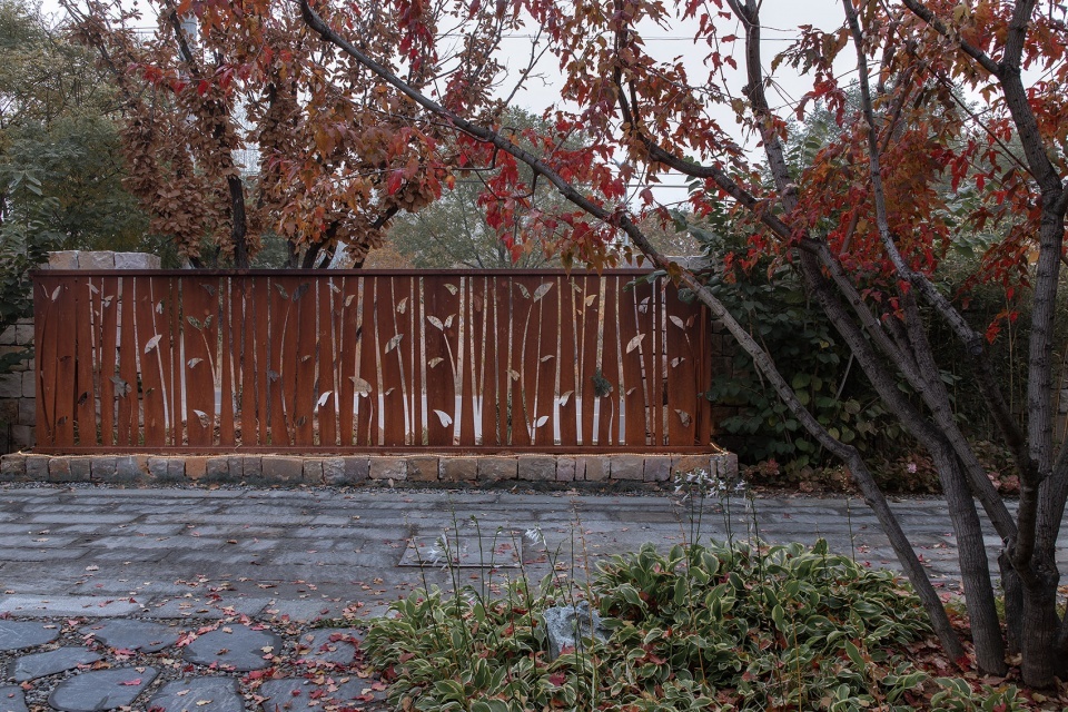 锈蚀耐候钢板表面需要处理么,耐候钢板在景观中的应用