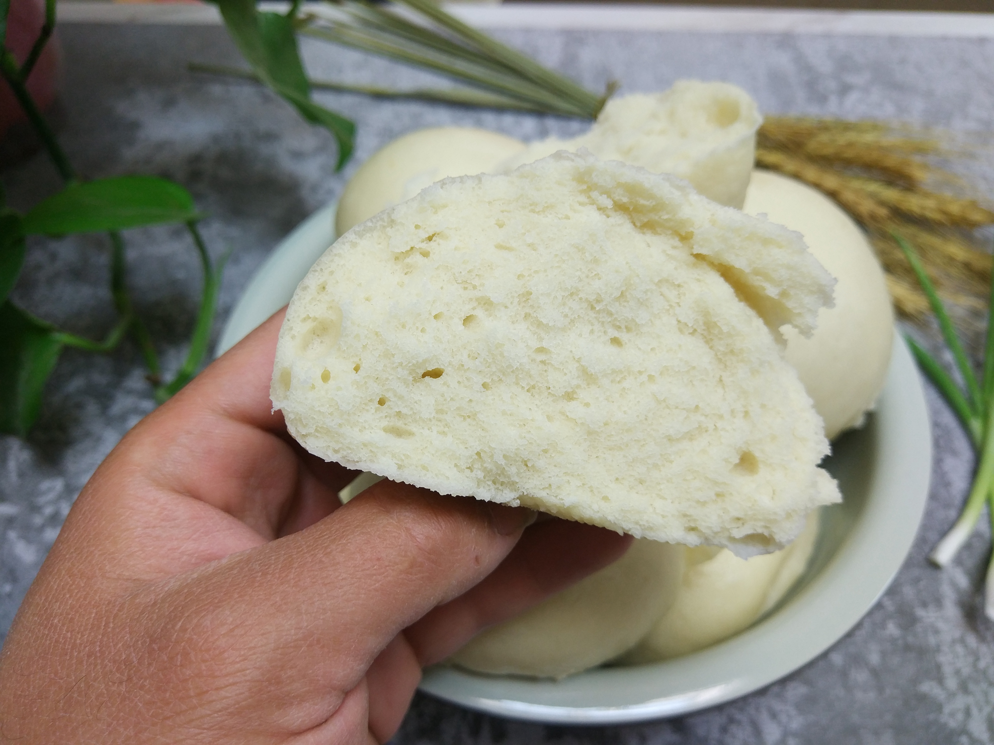 用酵母粉蒸馒头放泡打粉吗,蒸馒头用酵母放小苏打可以吗