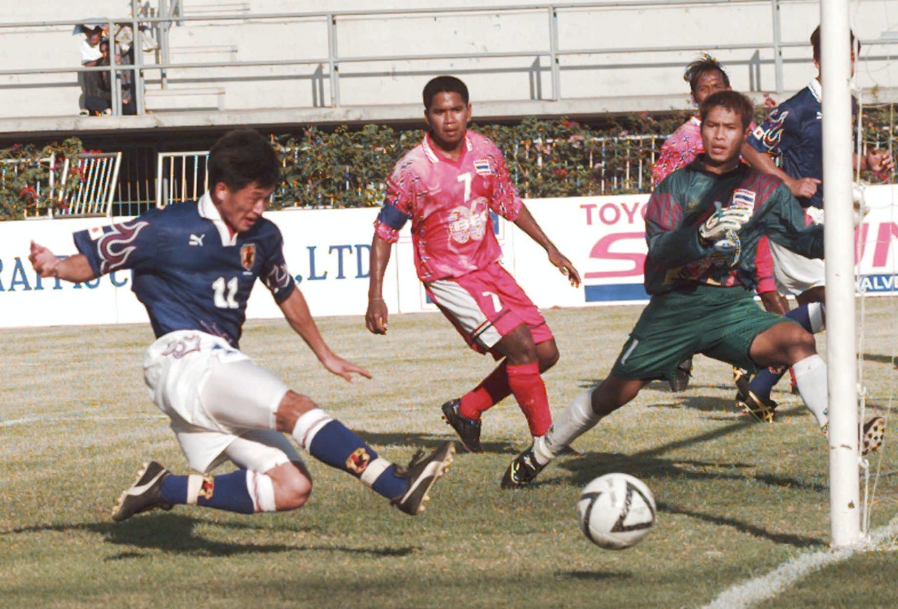 已经52岁了！他想死在球场上！长文致敬足坛活化石的他