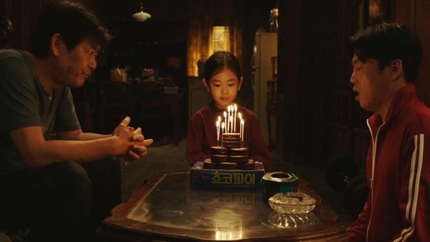 一上映就夺得韩国电影票房冠军，赶超《阿凡达》的纪录，不容错过