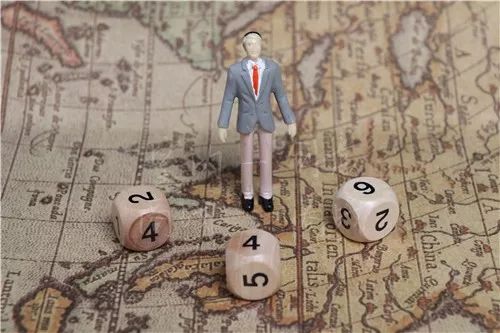 一双鞋子卖了120万 (一双鞋卖出51亿)