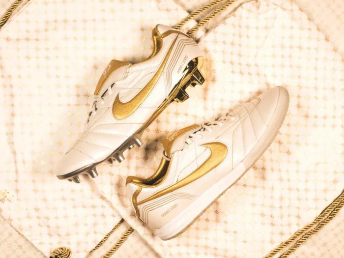 nike公认脚感最好的足球鞋,工欲善其事必先利其器训练