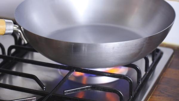 用过生锈的铁锅如何开锅永不生锈,铁锅开锅不生锈的正确方法