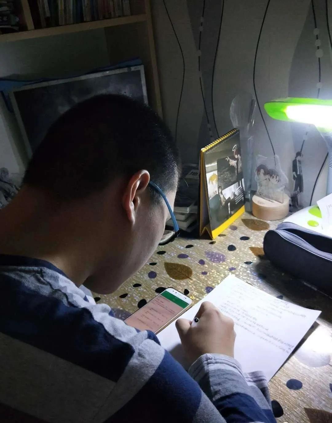 学生被劝退网课,网课旷课会被开除吗是真的吗