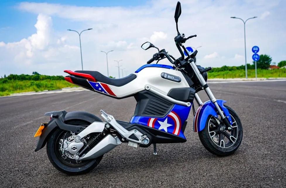 黑科技的电摩MIKUSuper：汽车级锂电双芯双动力指纹解锁