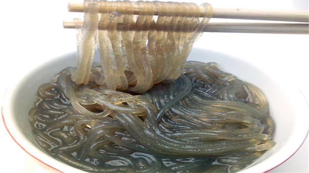 用筷子难以夹起的5种食物，鹌鹑蛋上榜，能轻松夹起一种算你赢