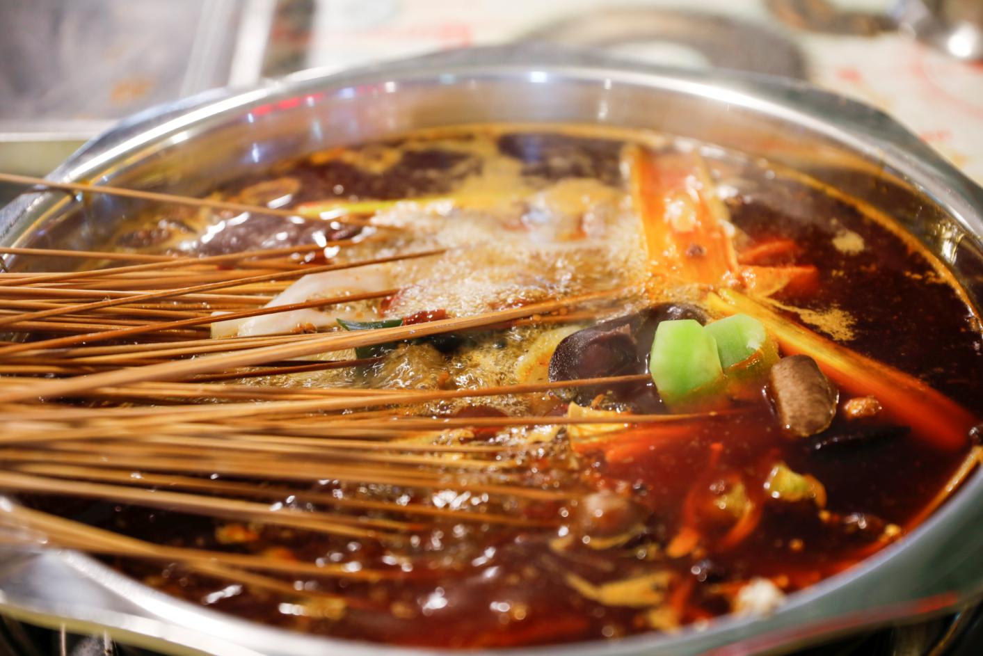 热门小吃创业零基础教学特点小吃,学校门口便宜又实惠又火爆的小吃