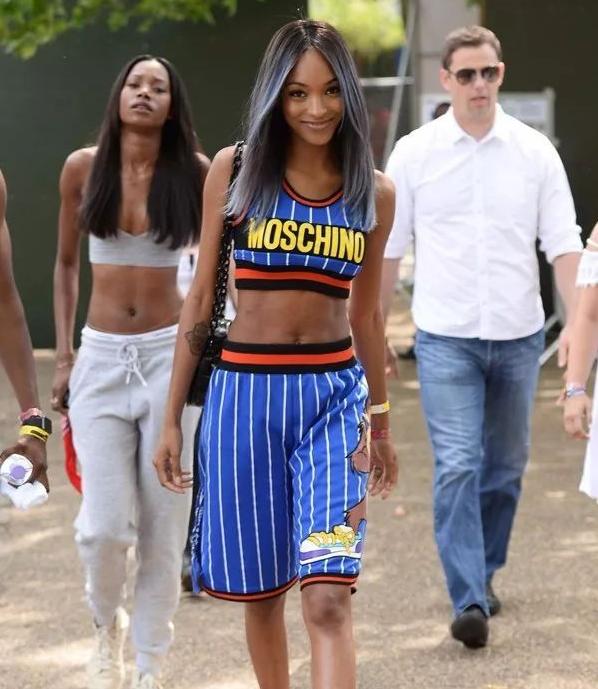 夏季新款运动休闲球衣,最新穿搭风格复古球衣