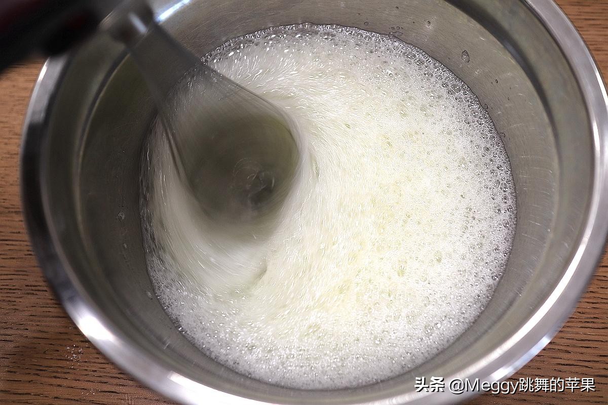 古早蛋糕和戚风蛋糕蛋白打发区别,蛋白打发到什么程度蛋糕才会柔软