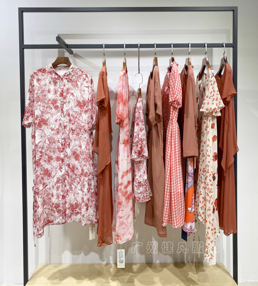 新手开女装店如何寻找货源,品牌女装折扣店怎样选货源