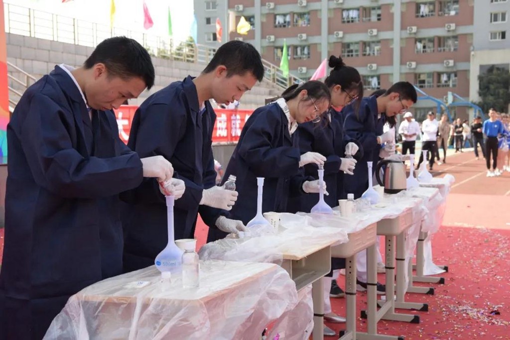 机器人在技能大赛上尬舞,世界机器人舞冠军挑战赛