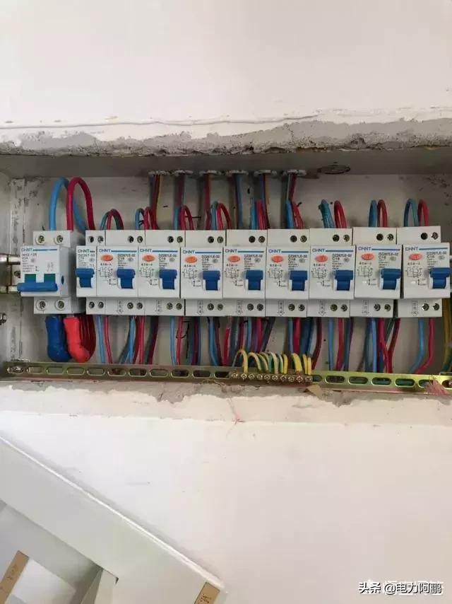 电能表空气开关和漏电保护器接线,漏电保护器为什么是左火右零呢