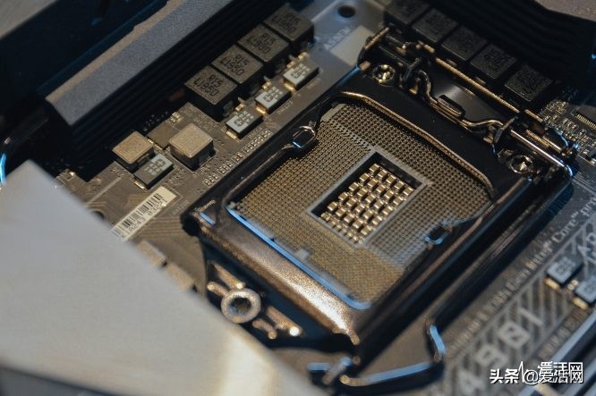 mini-ITX主板该怎么做成旗舰？来看看技嘉Z490IAORUSULTRA