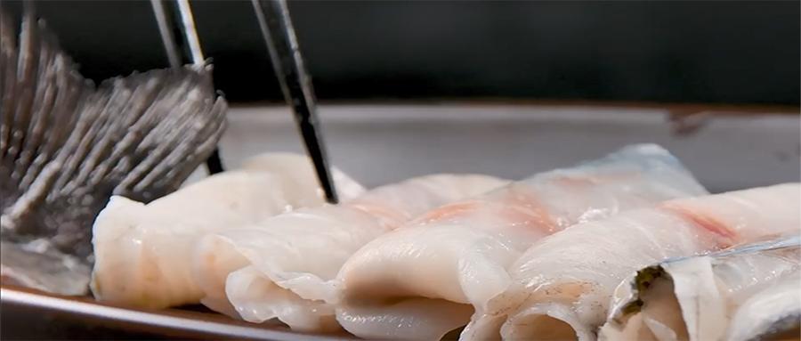 鳕鱼和三文鱼哪个更适合宝宝,三文鱼和鲈鱼哪个适合宝宝吃