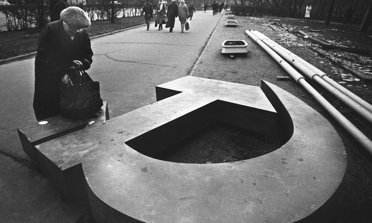 美苏冷战对应哪一个外交政策,美苏冷战有哪些表现方式