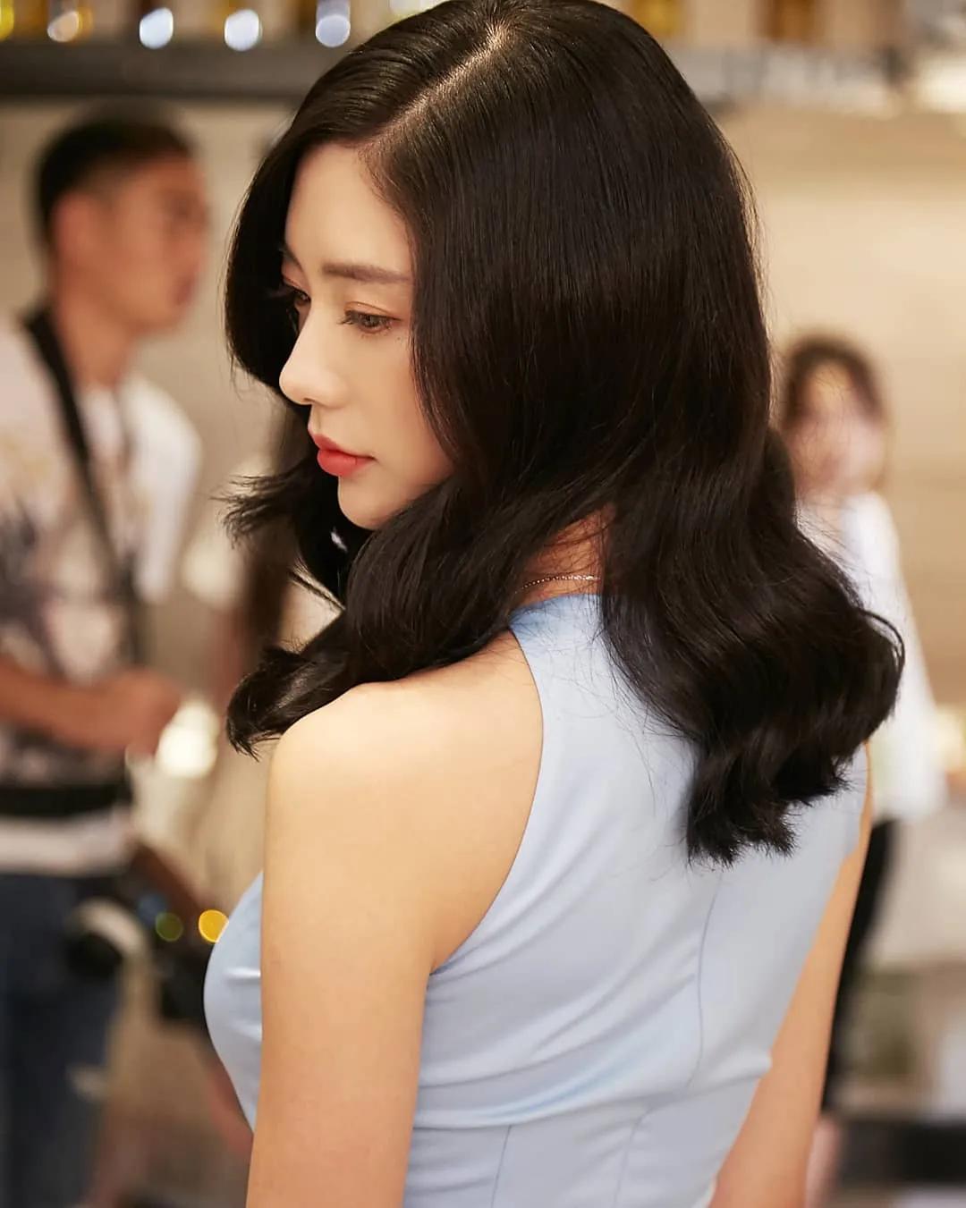 李成敏身材写真照片,拥有魔鬼身材的李成敏