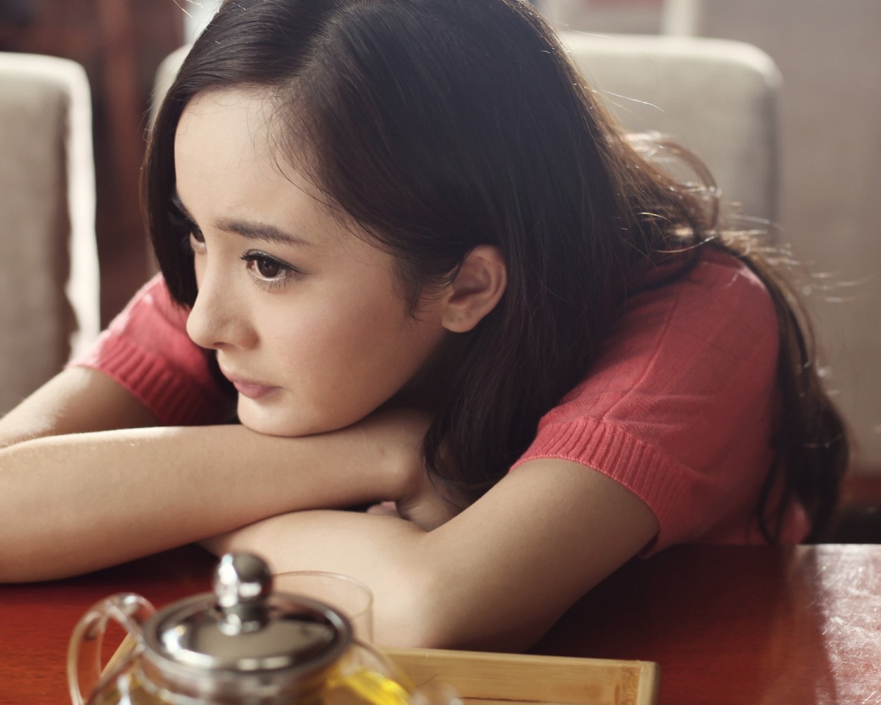 杨幂一撩一个准，示好邓伦却被骂，网友：离婚了就没有恋爱自由？