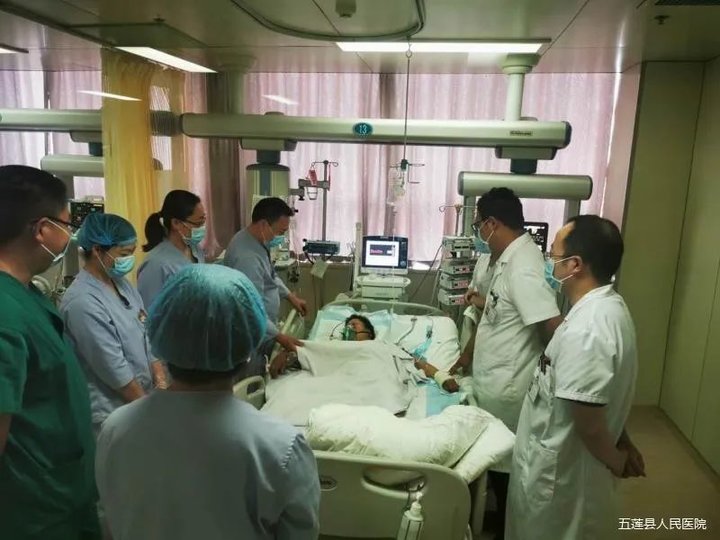 孕妇癫痫发作被邻居发现急救,孕妇突发癫痫插管抢救