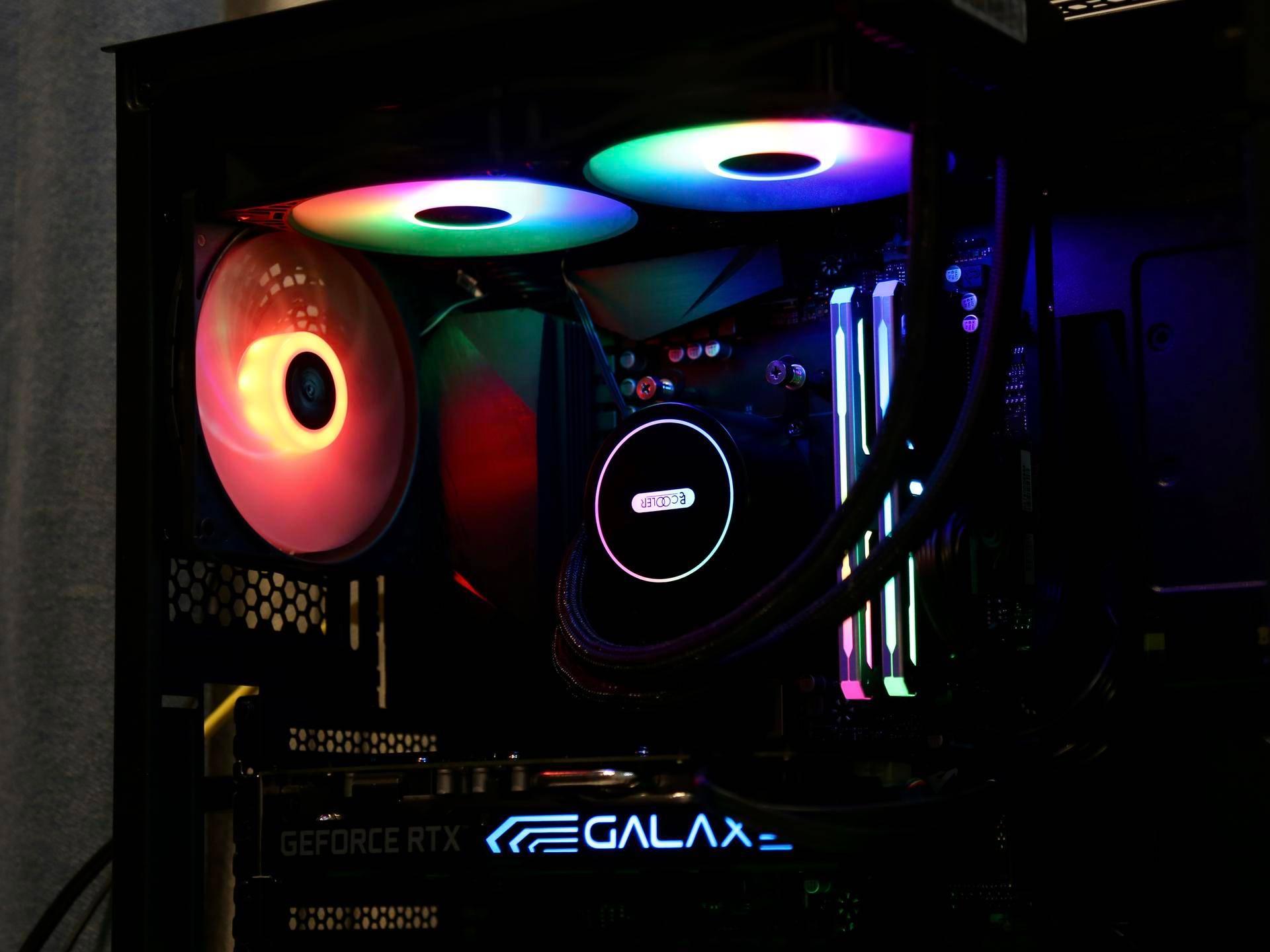 为刚踏入社会的小兄弟，配了一台高颜值散热好的FLUX平台主机