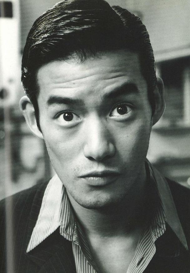 日本男人最想拥有的脸！性感神颜秒杀鲜肉，冻龄大帅哥竟单身