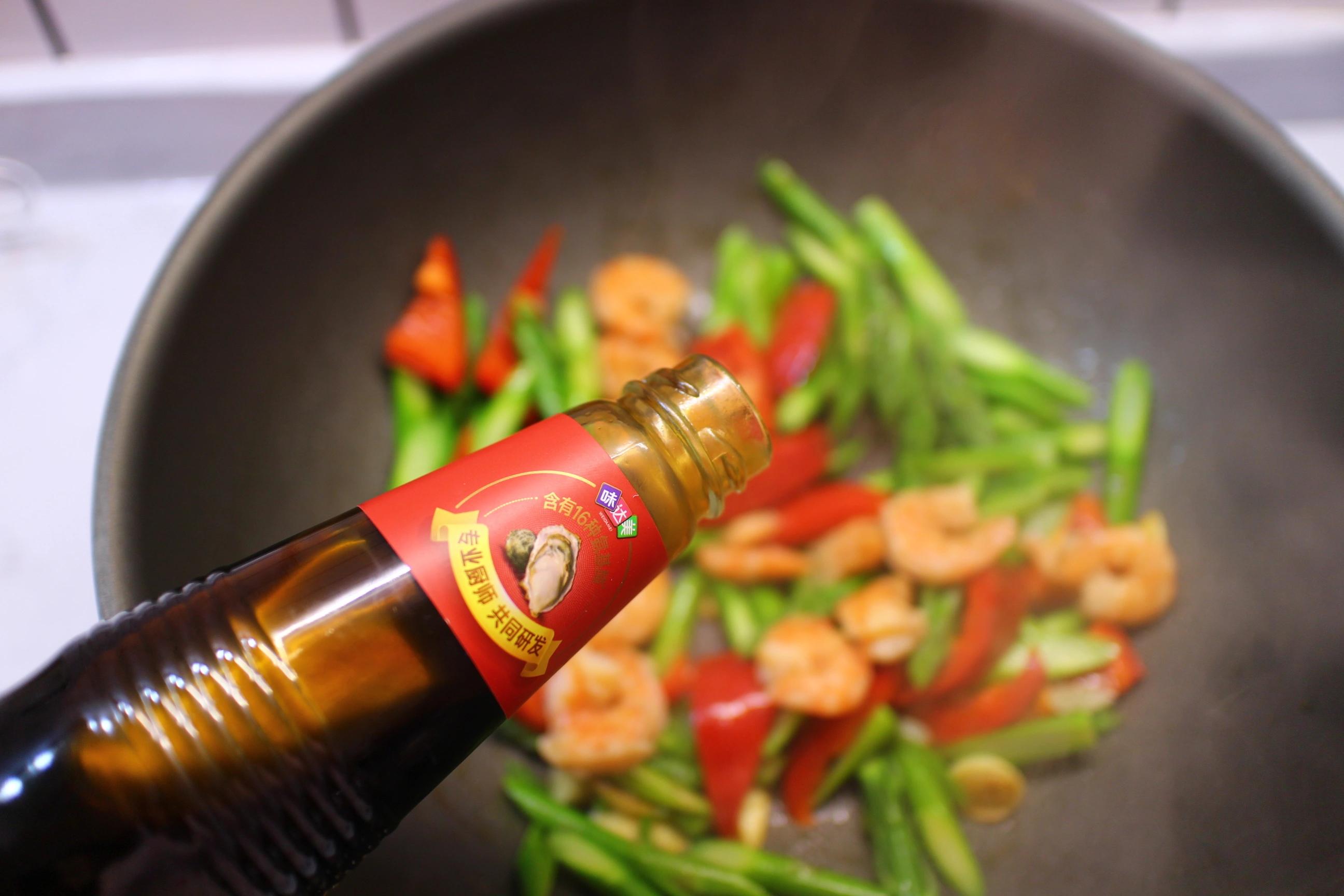 芦笋炒虾仁应季菜品，清脆爽口，女人常吃越来越苗条