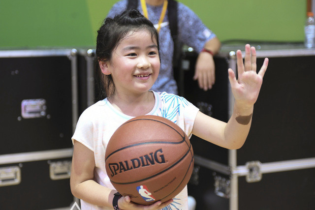 姚明女儿身高和同龄孩子比较,揭秘姚明女儿时身高增长的秘密