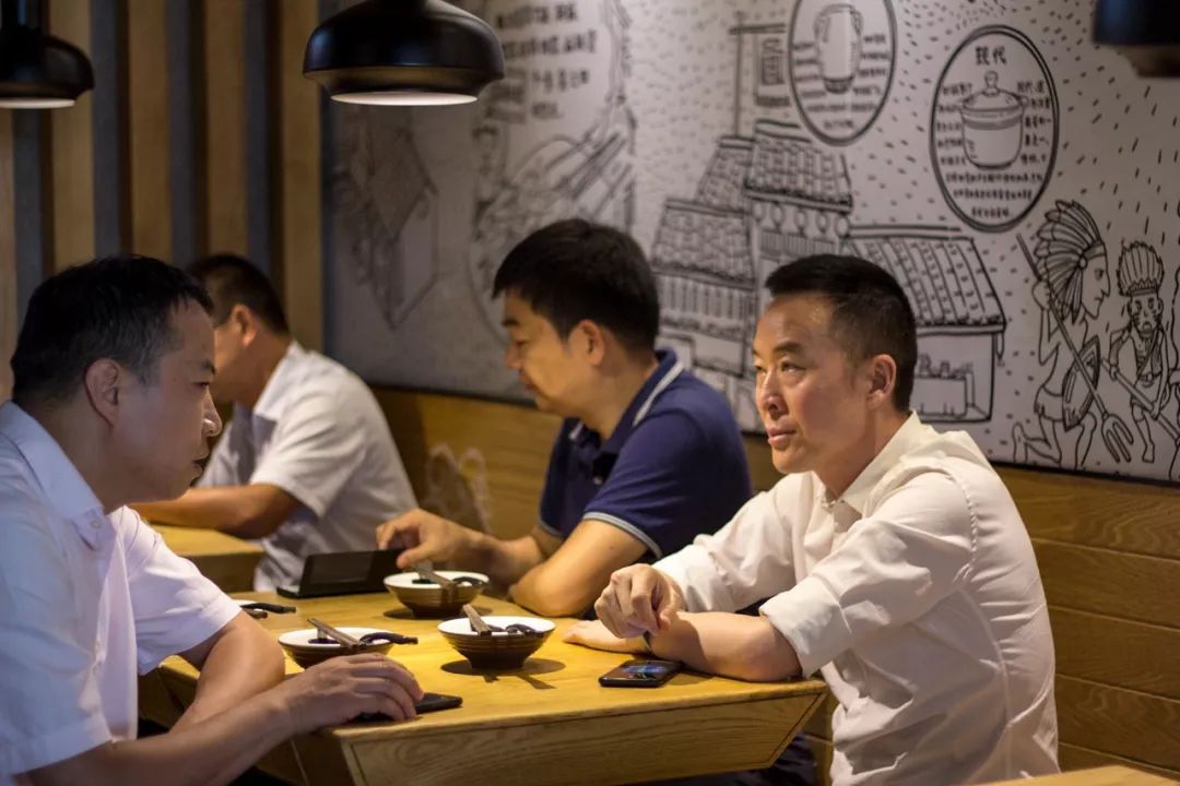 玩创新，玩到自己快崩盘。姐弟俩土豆粉你吃过没？