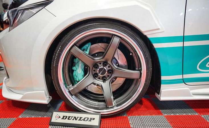 丰田卡罗拉改装视频欣赏,日本男子花200万日元变身狗造型