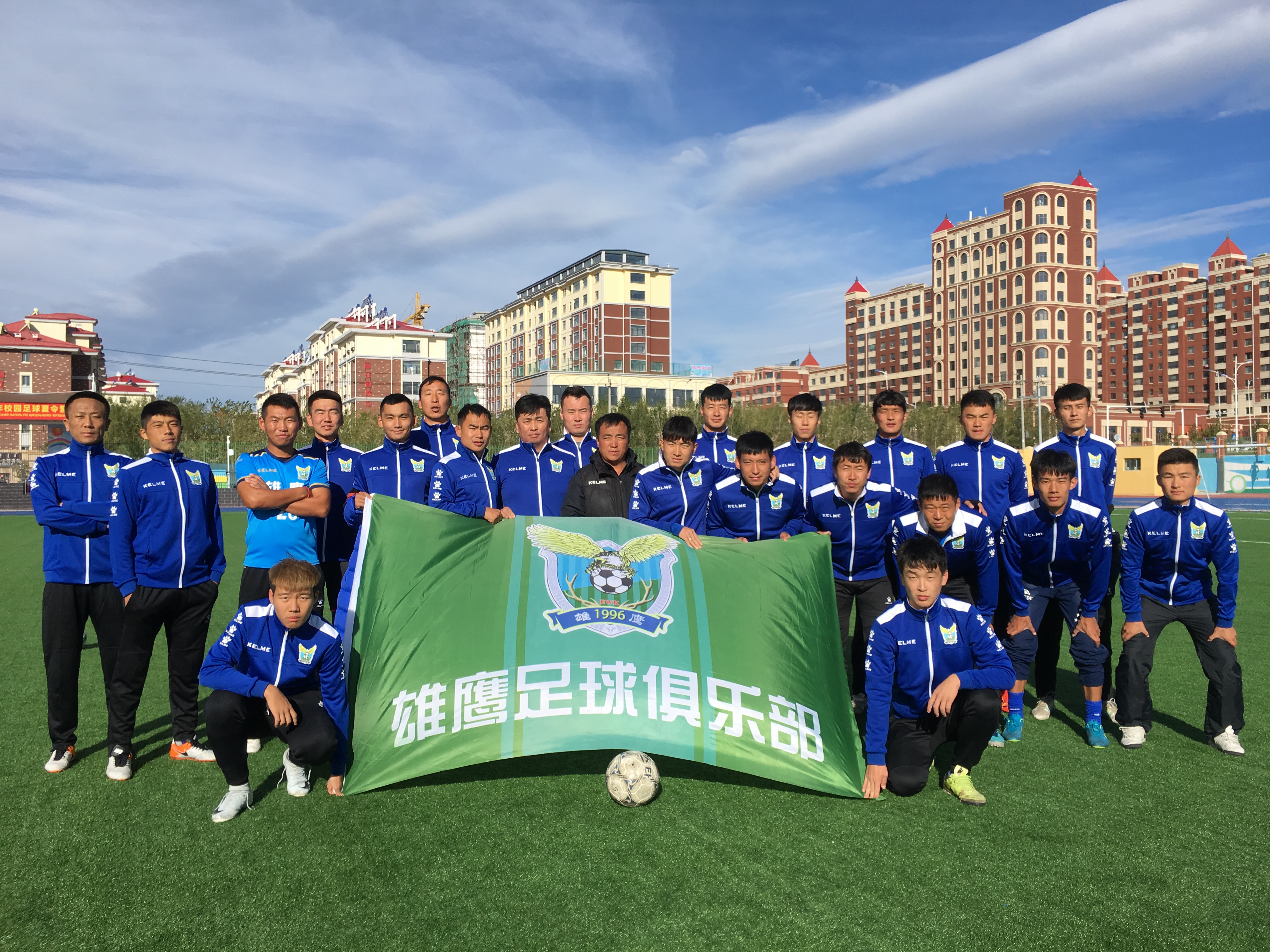 鄂温克雄鹰，展翅翱翔