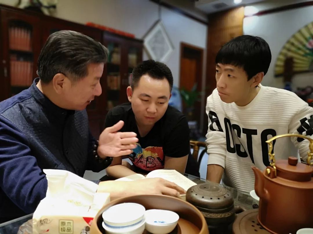 王加林：每次去师爷家都吃不饱，怹光聊相声，不让我们夹菜