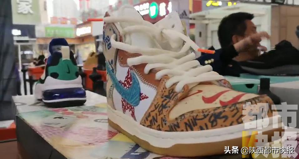 运动品牌“特卖会”再现西安街头工商执法人员现场查扣