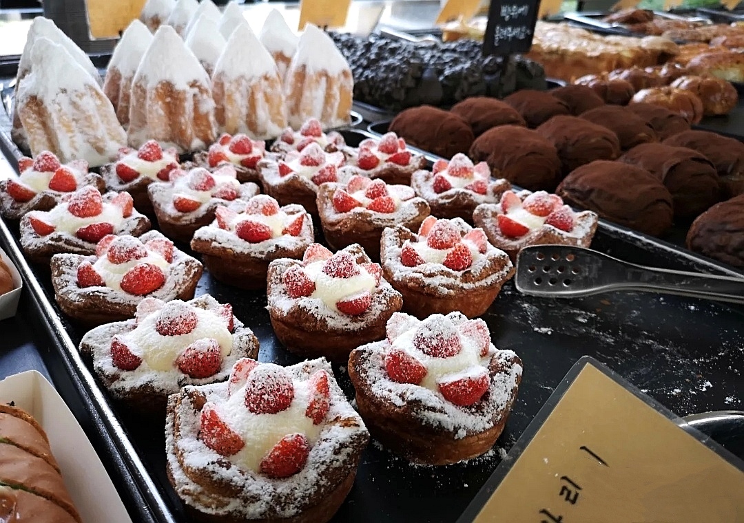 韩国网红设计师，把旧厂房改导致咖啡烘焙店，开这样的店真幸福