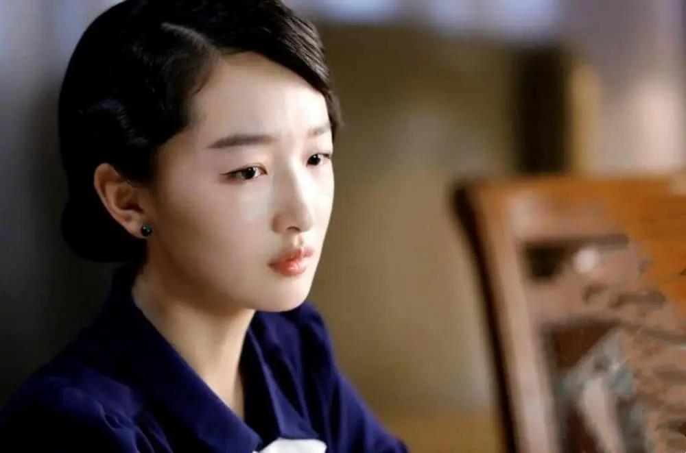 周冬雨成为金像金马双料影后,周冬雨金鸡金像影后颁奖视频