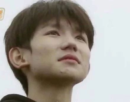 王源抽烟的相关事件引爆网络,王源在抽烟事件后的状况