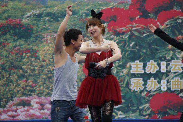 歌坛“芙蓉姐姐”拉低音乐层次？她只是唱出大家热衷的歌曲而已