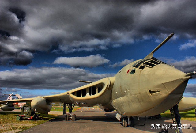 英国v型轰炸机,英国三神轰炸机