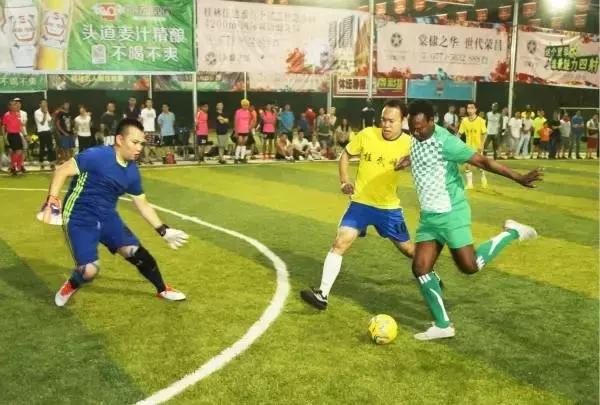 小场地足球教学,足球怎么踢才又高又远教程