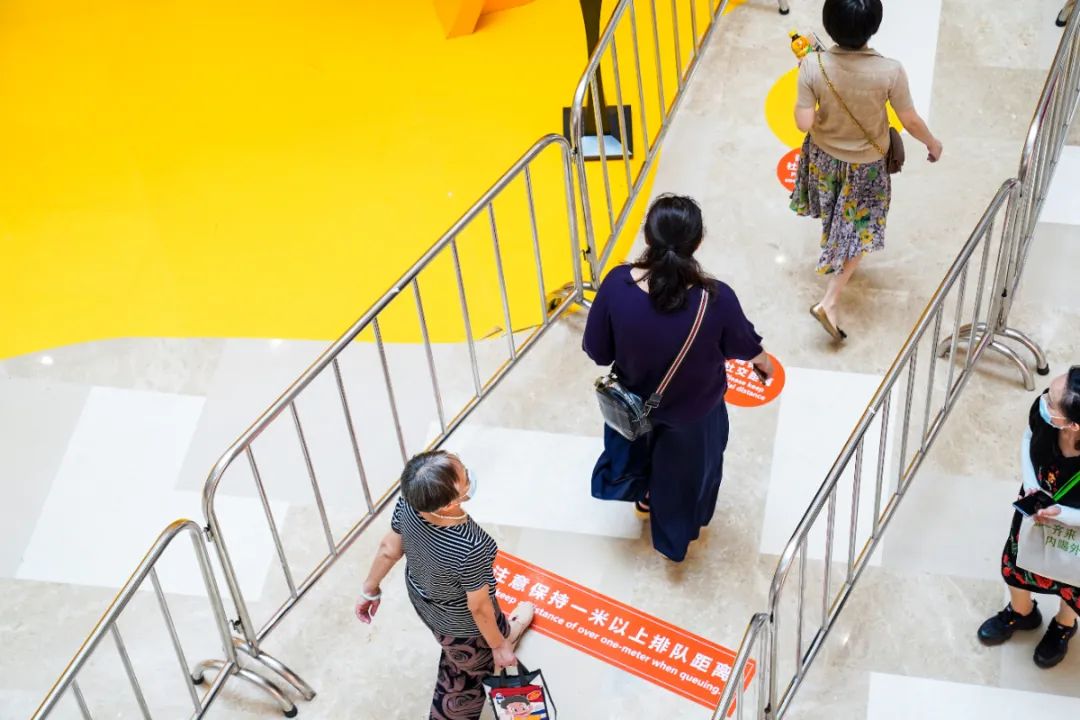 商场、银行、医院……听说这个姿势都很火？