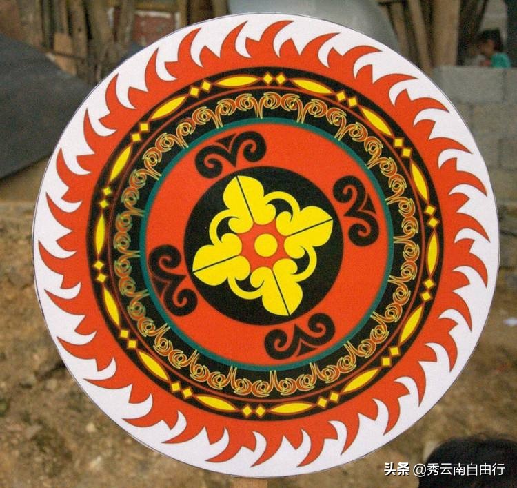 来云南感受彝族特点民族文化,云南彝族的文化和风土人情