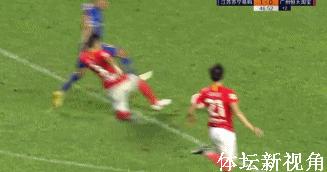 裁判拒绝判点，苏宁大将愤怒指向裁判，连教练都激动怒斥