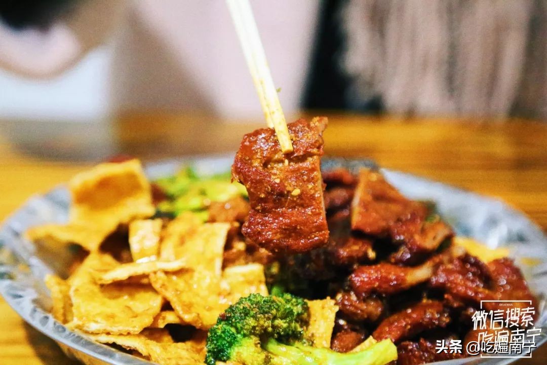 走错2次路，问了3个路人，终于找到偏僻小巷里的这家炸串店！