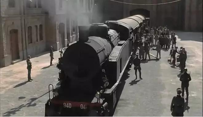 辛德勒名单感动世界的神片,致敬辛德勒的名单的片段