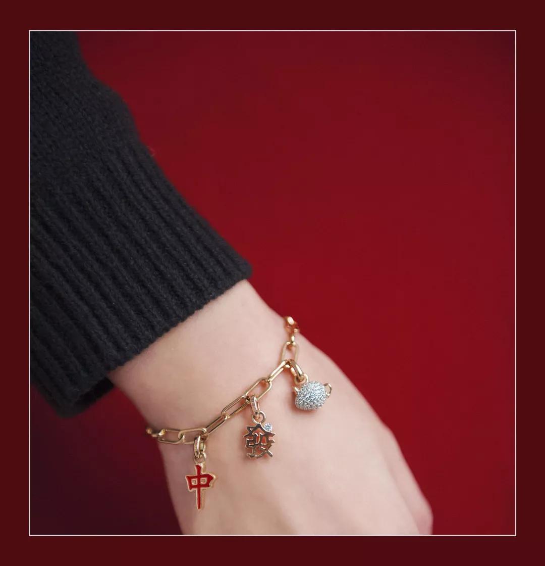 适合年轻人戴的黄金项链转运,如何佩戴适合自己的首饰转运