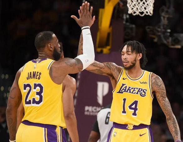 詹皇复出却输球湖人怎么了,詹皇再度爆发扛起湖人