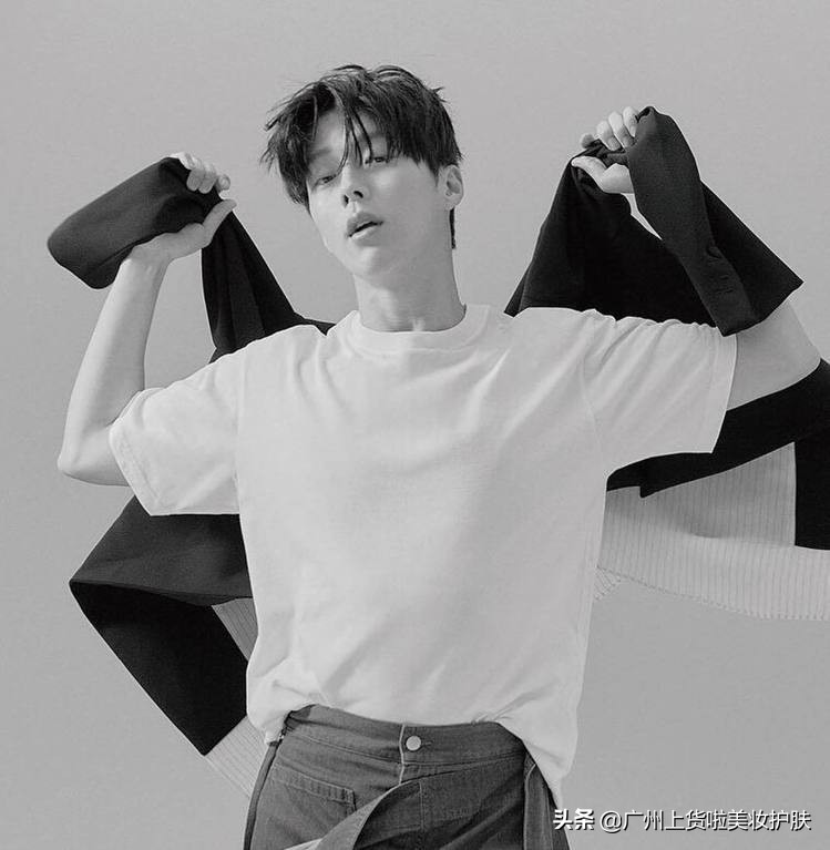 三款热搜的男生清爽露额头发型！让女孩对你刮目相看