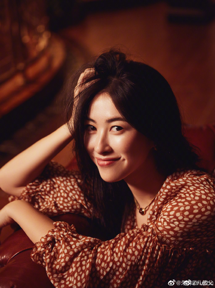 朱珠穿婚纱美出新高,朱珠年轻时样子