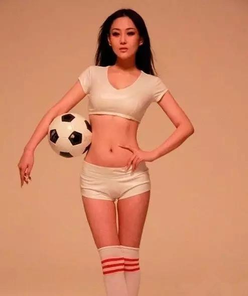 身材火热的足球宝贝,魅力四射的足球宝贝