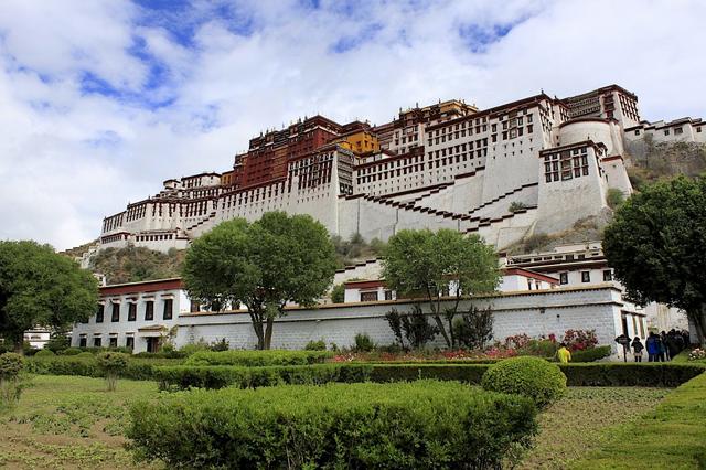 *藏西**必打卡的胜地——布达拉宫，外观宏伟大气，内涵更是丰富多彩